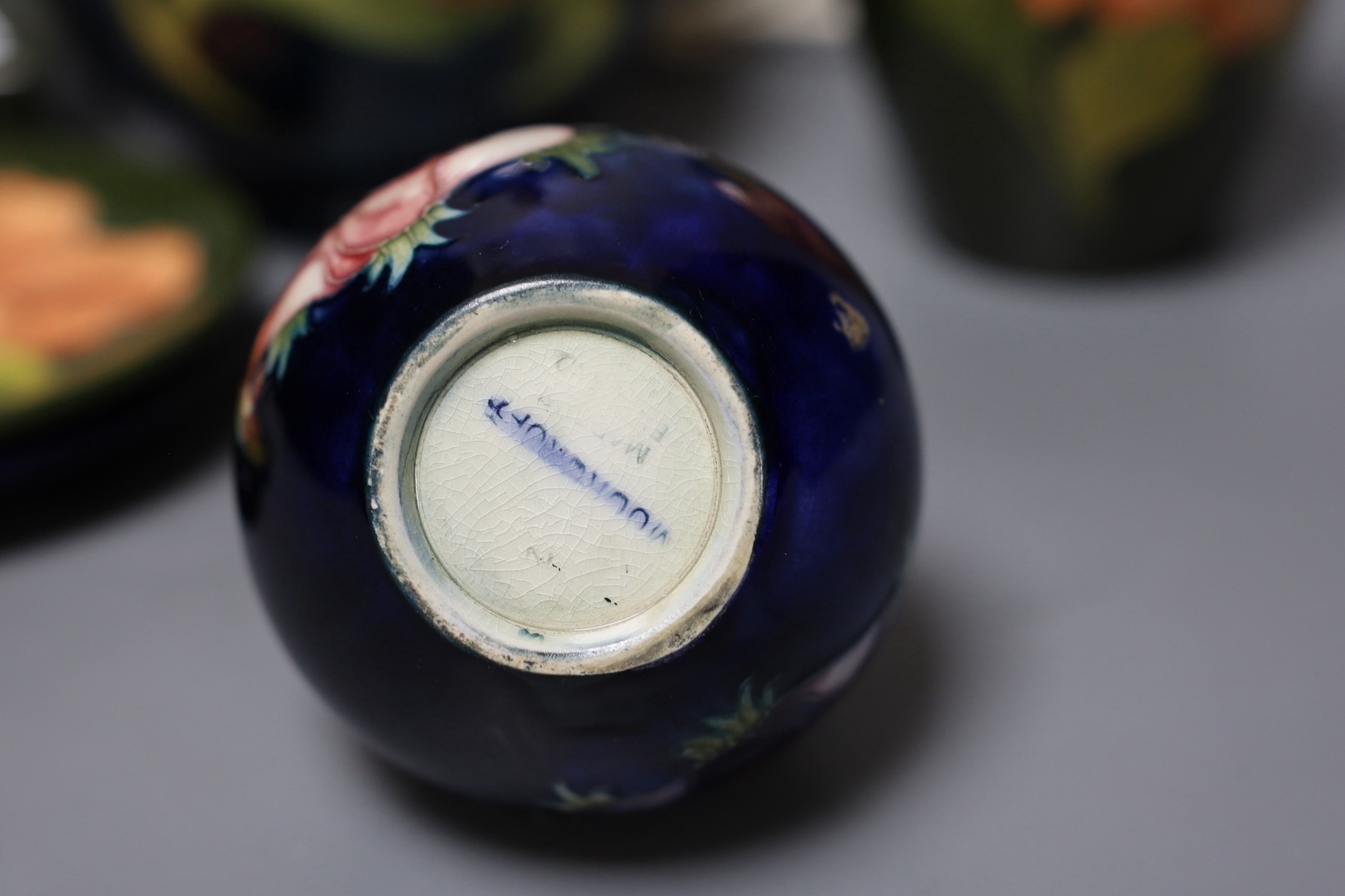 A Moorcroft lamp and five other pieces of Moorcroft (6), lamp 27 cms high including light fitting